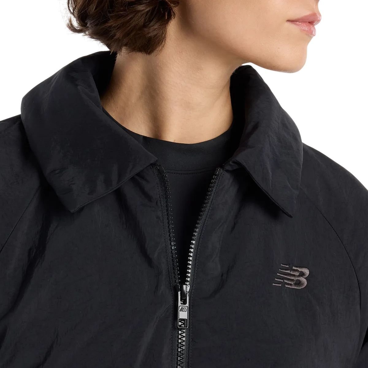 Jaqueta New Balance Woven Bomber Feminina WJ61D8YX-BK - Ativa Esportes