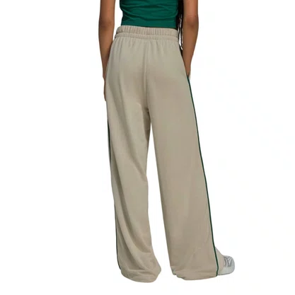 Calça Adidas Seasonal Essentials Feminina JZ0192