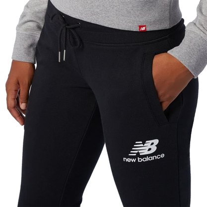 Calça New Balance Jogger Essentials Feminina BWP03530BK