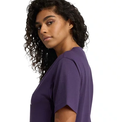Camiseta Adidas M/C Holiday Metallic Graphic Feminina JV8527