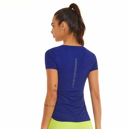 Camiseta Alto Giro Skin Fit Alongada Feminina 2311717-C5541