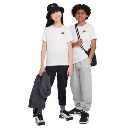 Camiseta Juvenil Nike Sportswear Futura FZ5177-100
