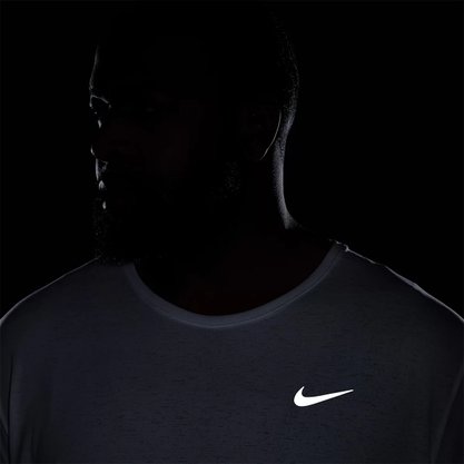 Camiseta Nike Dri-Fit Miler Rule Masculina CU5992-100
