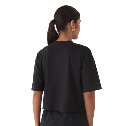 Camiseta New Balance M/C Cropped Small Logo Fem WT43536B-BKK