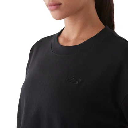 Camiseta New Balance M/C Cropped Small Logo Fem WT43536B-BKK