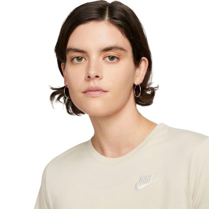 Camiseta Nike M/C Club Essentials Feminina DX7902-126