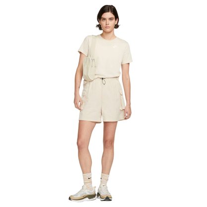 Camiseta Nike M/C Club Essentials Feminina DX7902-126
