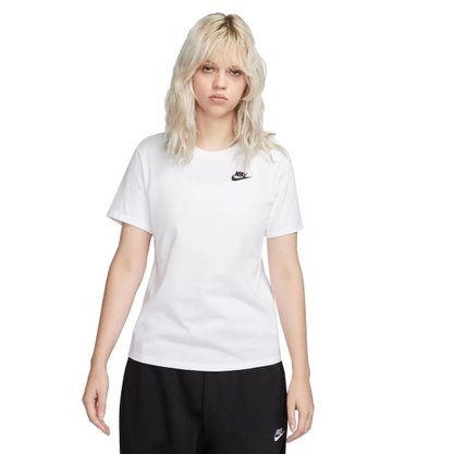 Camiseta Nike Sportswear Club Essentials Feminina DX7902-100