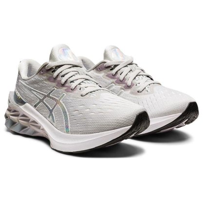 Tênis Asics Novablast 2 Platinum Feminino 1012B131-020