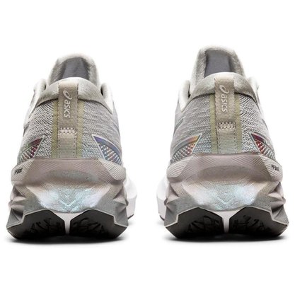 Tênis Asics Novablast 2 Platinum Feminino 1012B131-020