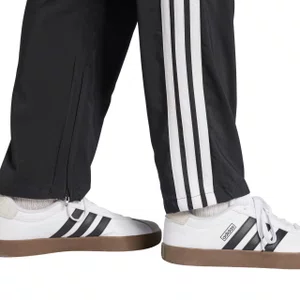 calca-adidas-essentials-