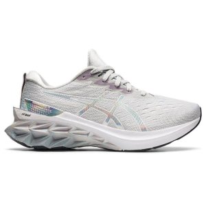 Tênis Asics Novablast 2 Platinum Feminino 1012B131-020