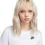 Camiseta Nike Sportswear Club Essentials Feminina DX7902-100