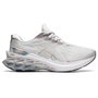 Tênis Asics Novablast 2 Platinum Feminino 1012B131-020